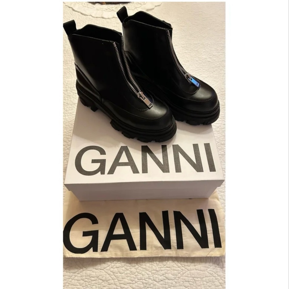 GANNI Polido Zipper boot in Black, Size 39